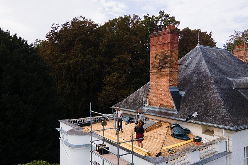 © CARON Couverture © CARON Couverture