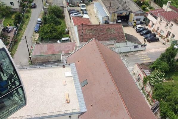 © CARON Couverture © CARON Couverture