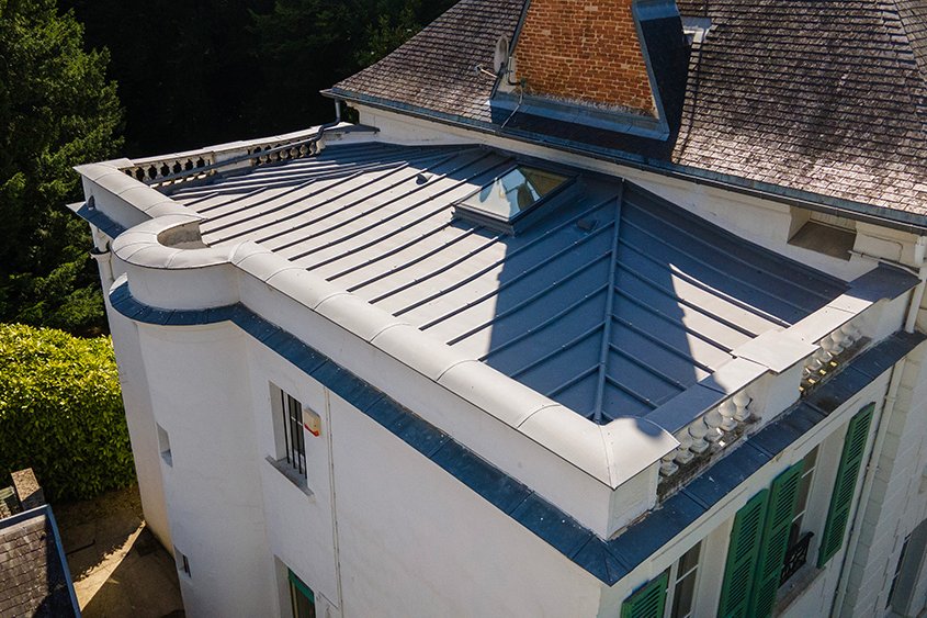 © CARON Couverture © CARON Couverture